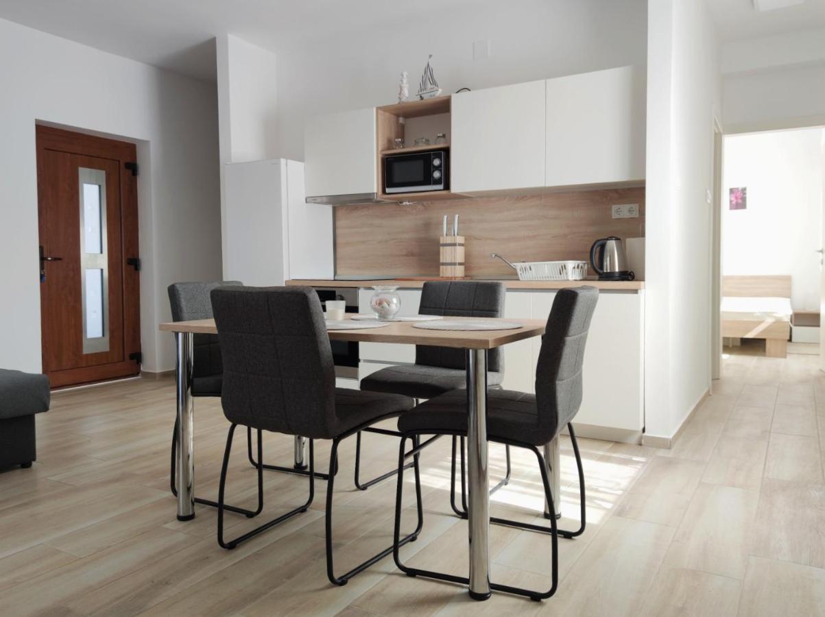 Apartments Leticia Vrsi Extérieur photo