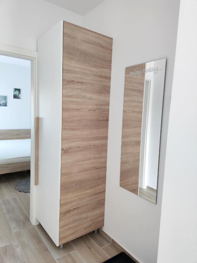 Apartments Leticia Vrsi Extérieur photo