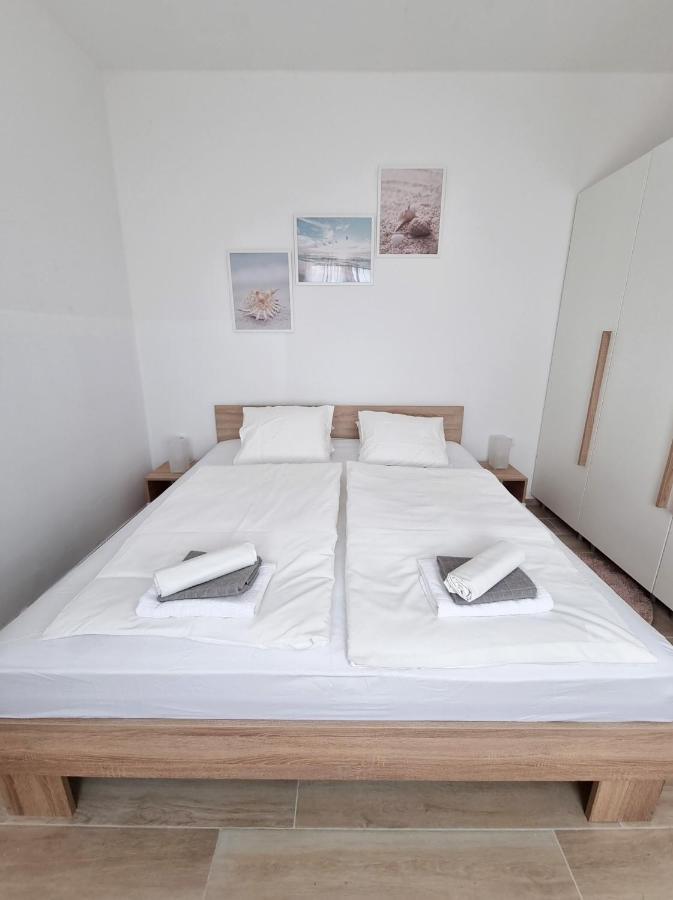 Apartments Leticia Vrsi Extérieur photo