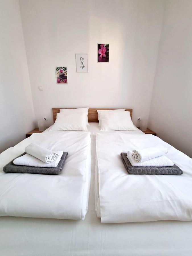 Apartments Leticia Vrsi Extérieur photo