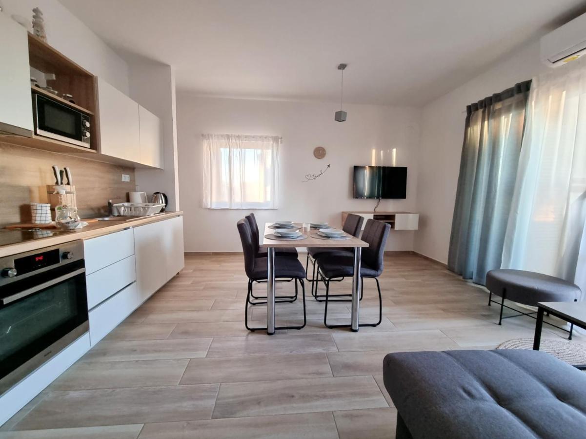 Apartments Leticia Vrsi Extérieur photo