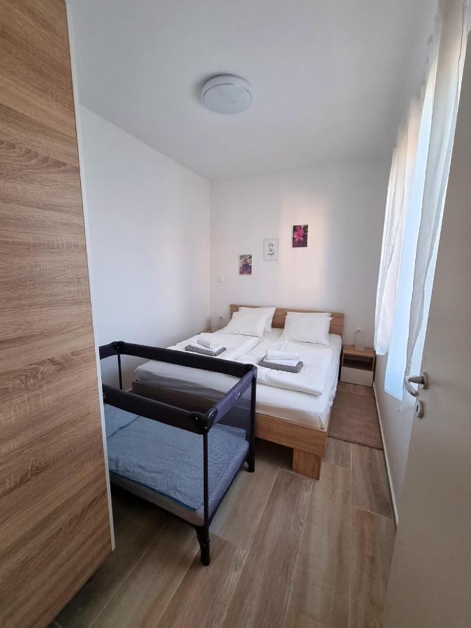 Apartments Leticia Vrsi Extérieur photo